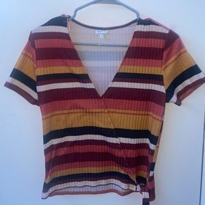 Colorful cropped tee shirt.